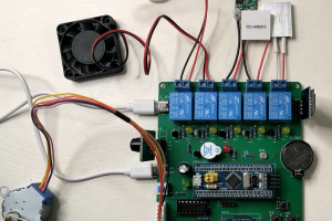 【dz-199】基于STM32的移动式实验孵化箱的设计